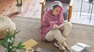 Faut-il une assurance habitation kot spécifique ? Cela dépend si l’étudiant restera domicilié chez vous ou pas !